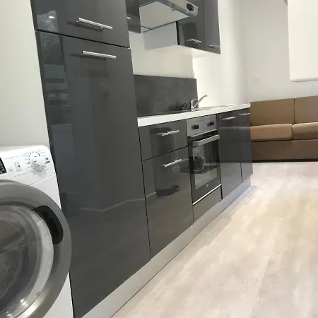 Petit T2 Hypercentre Avec Terrasse Privee - 006 *