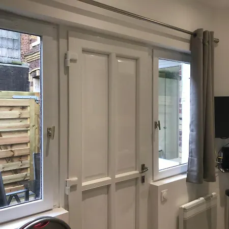 Petit T2 Hypercentre Avec Terrasse Privee - 006 *