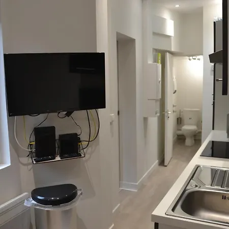 Petit T2 Hypercentre Avec Terrasse Privee - 006 *